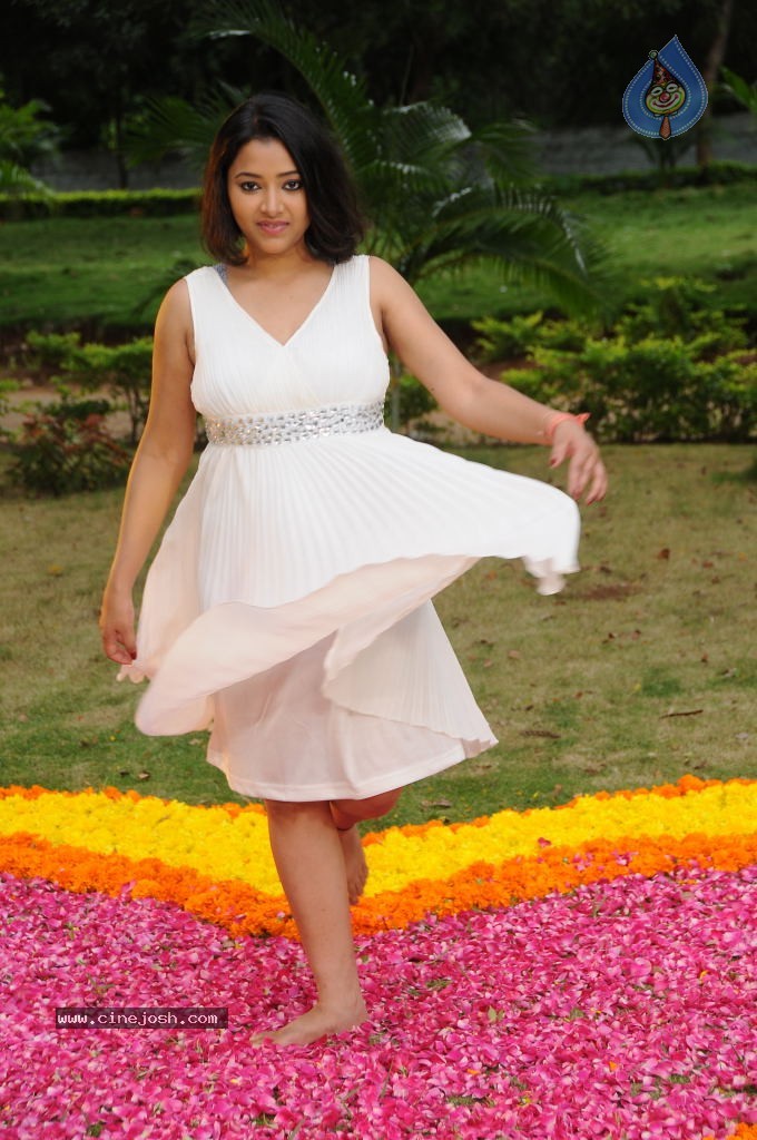 Swetha Basu Prasad Latest Photos - 34 / 51 photos