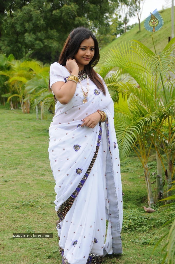 Swetha Basu Prasad Latest Photos - 40 / 51 photos