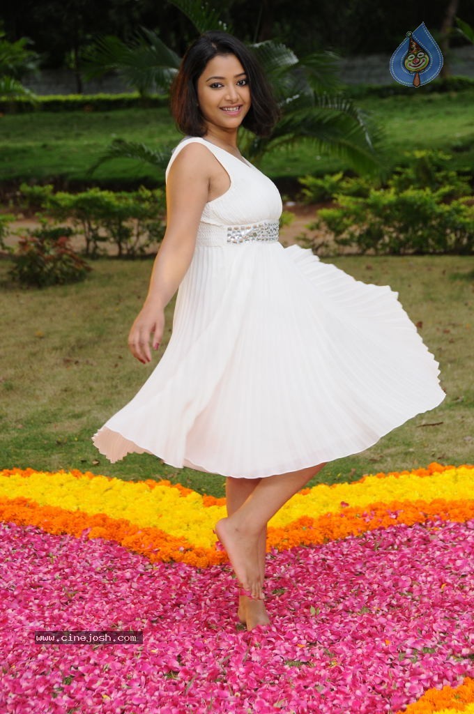 Swetha Basu Prasad Latest Photos - 43 / 51 photos