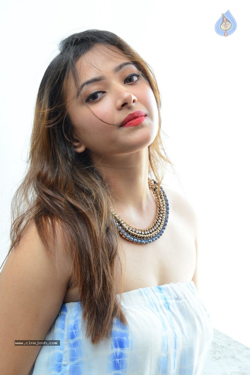 Swetha Basu Prasad Latest Photos - 4 / 49 photos