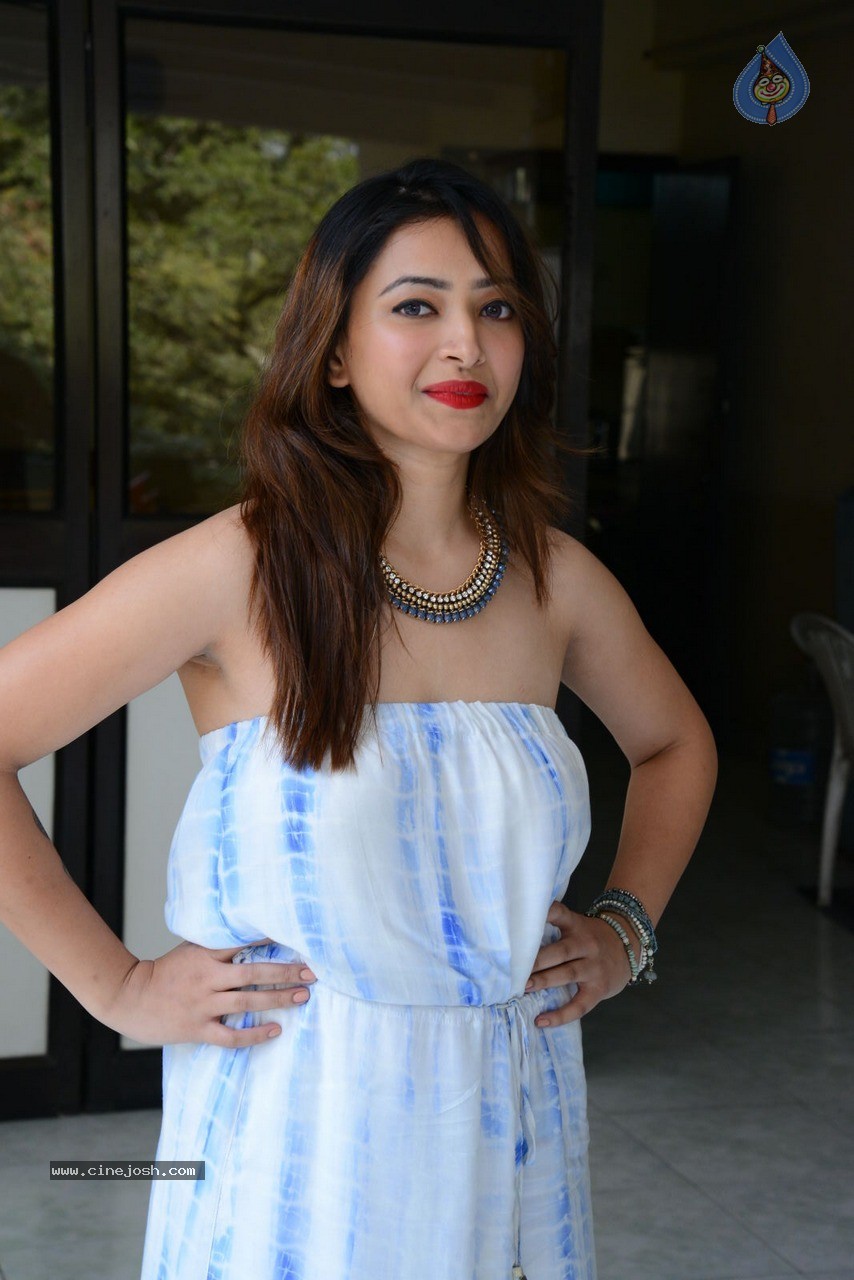 Swetha Basu Prasad Latest Photos - 6 / 49 photos