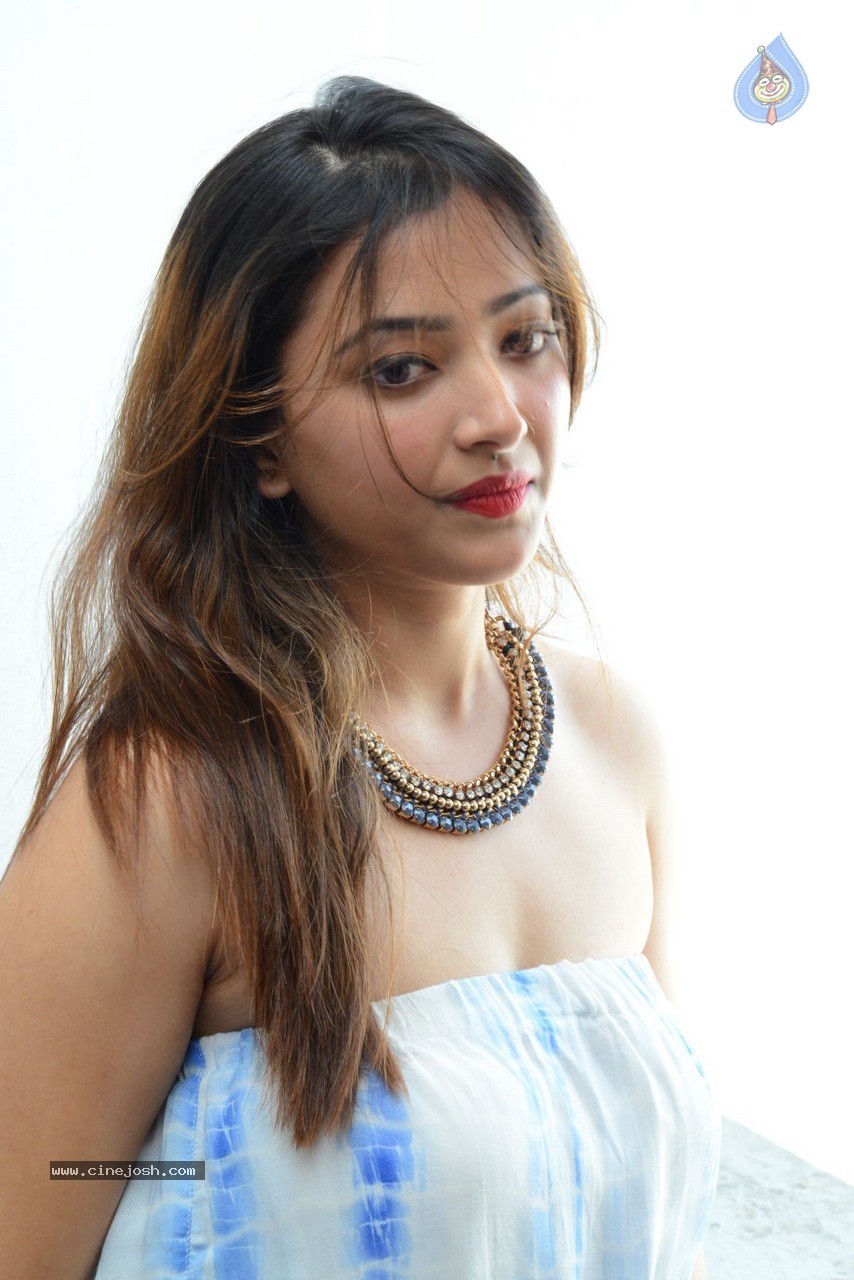 Swetha Basu Prasad Latest Photos - 15 / 49 photos
