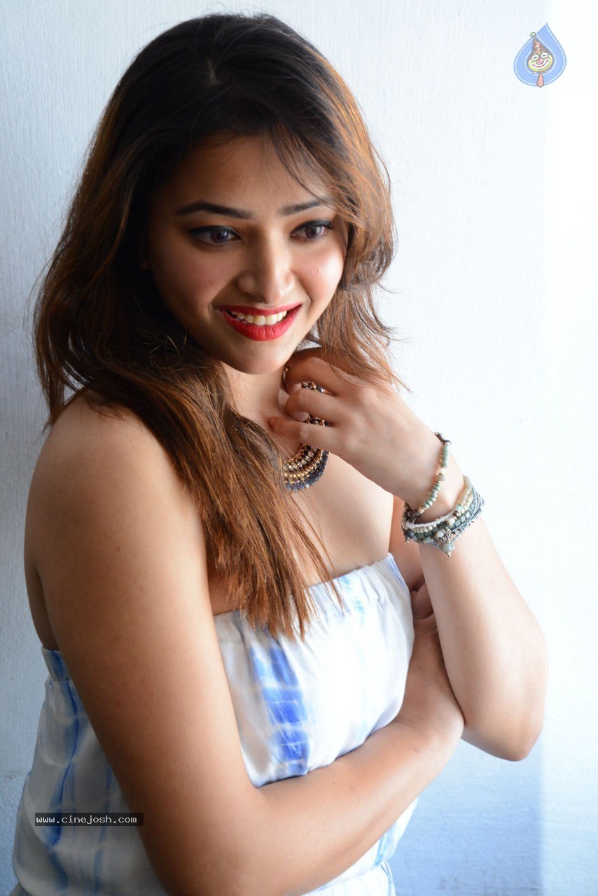Swetha Basu Prasad Latest Photos - 16 / 49 photos