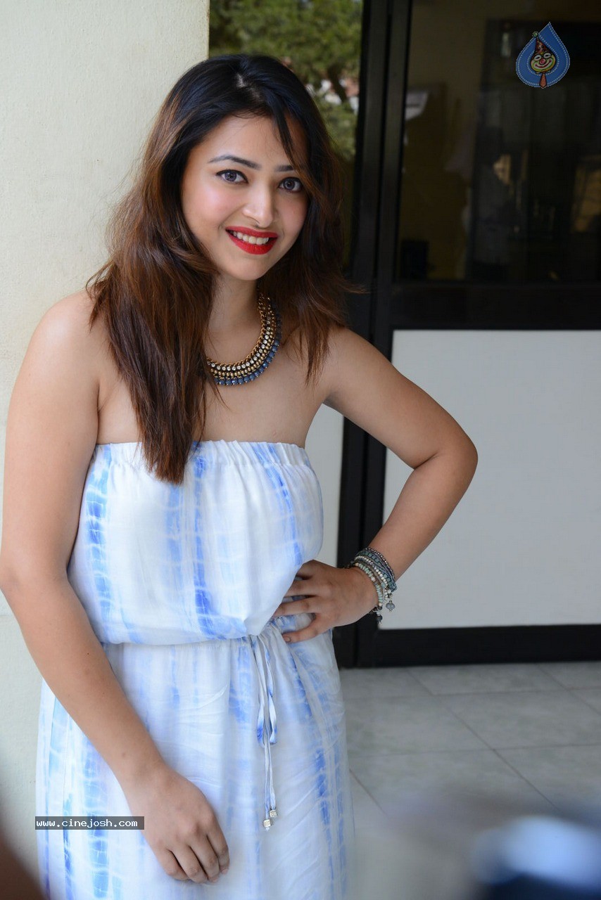 Swetha Basu Prasad Latest Photos - 20 / 49 photos