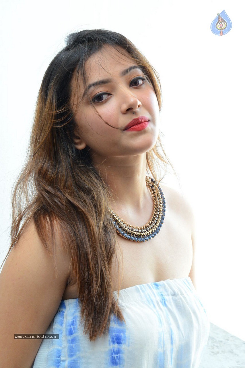 Swetha Basu Prasad Latest Photos - 22 / 49 photos