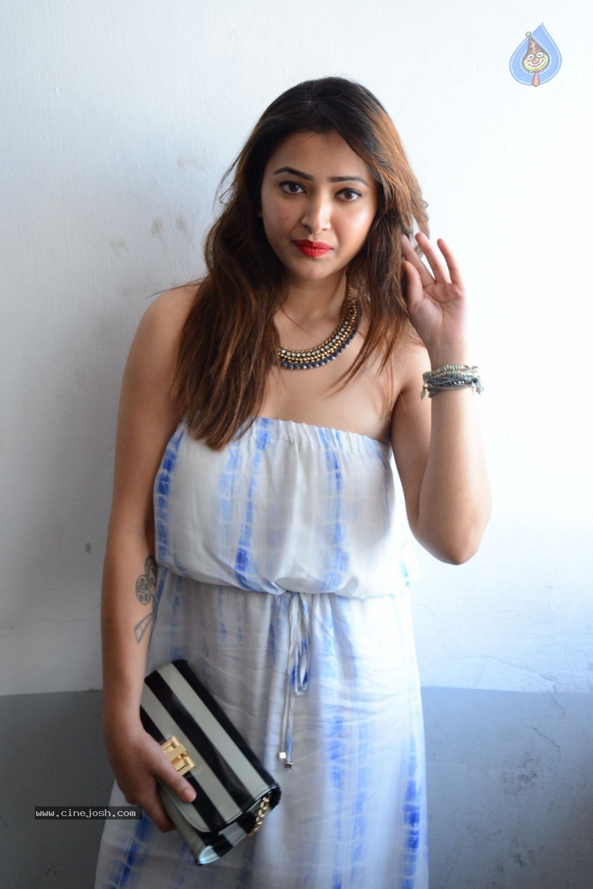 Swetha Basu Prasad Latest Photos - 27 / 49 photos