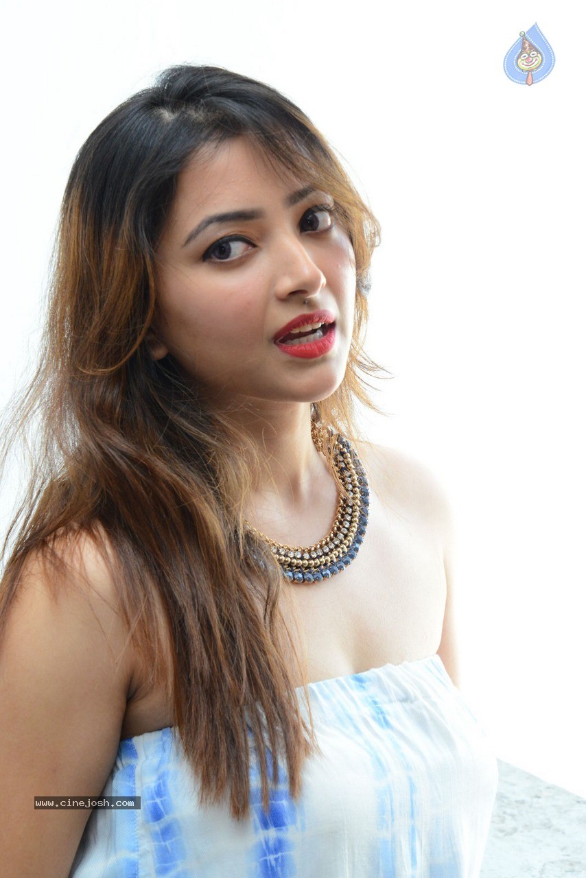 Swetha Basu Prasad Latest Photos - 40 / 49 photos