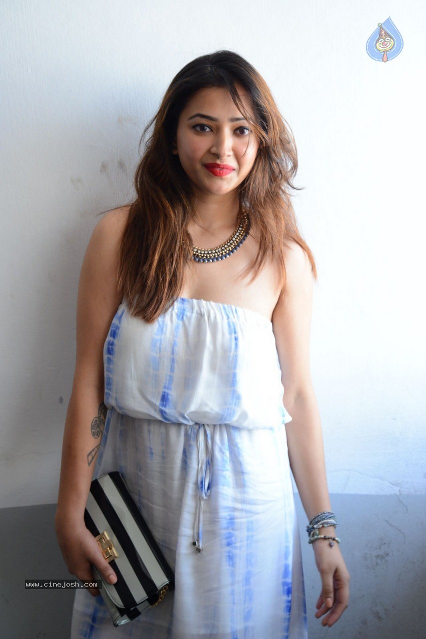 Swetha Basu Prasad Latest Photos - 41 / 49 photos