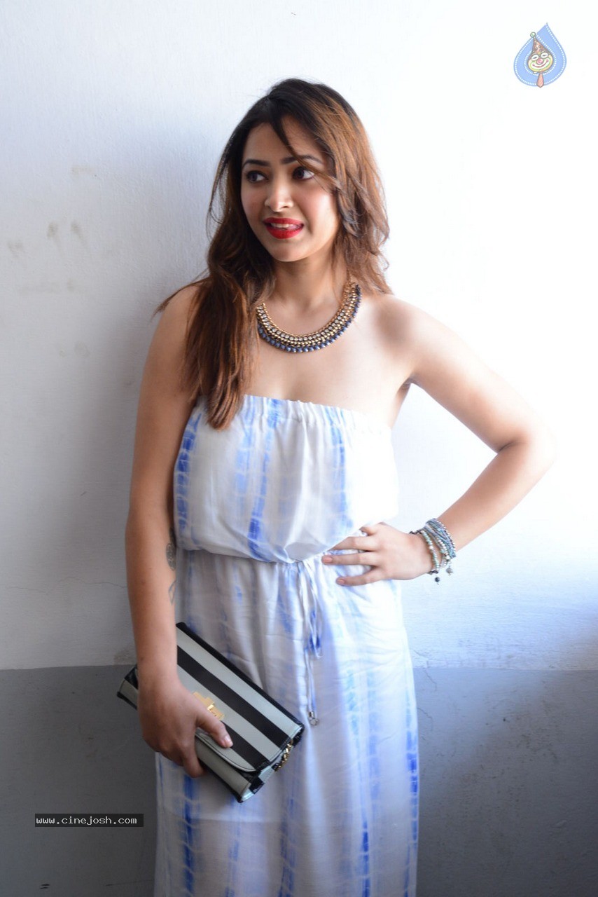 Swetha Basu Prasad Latest Photos - 44 / 49 photos