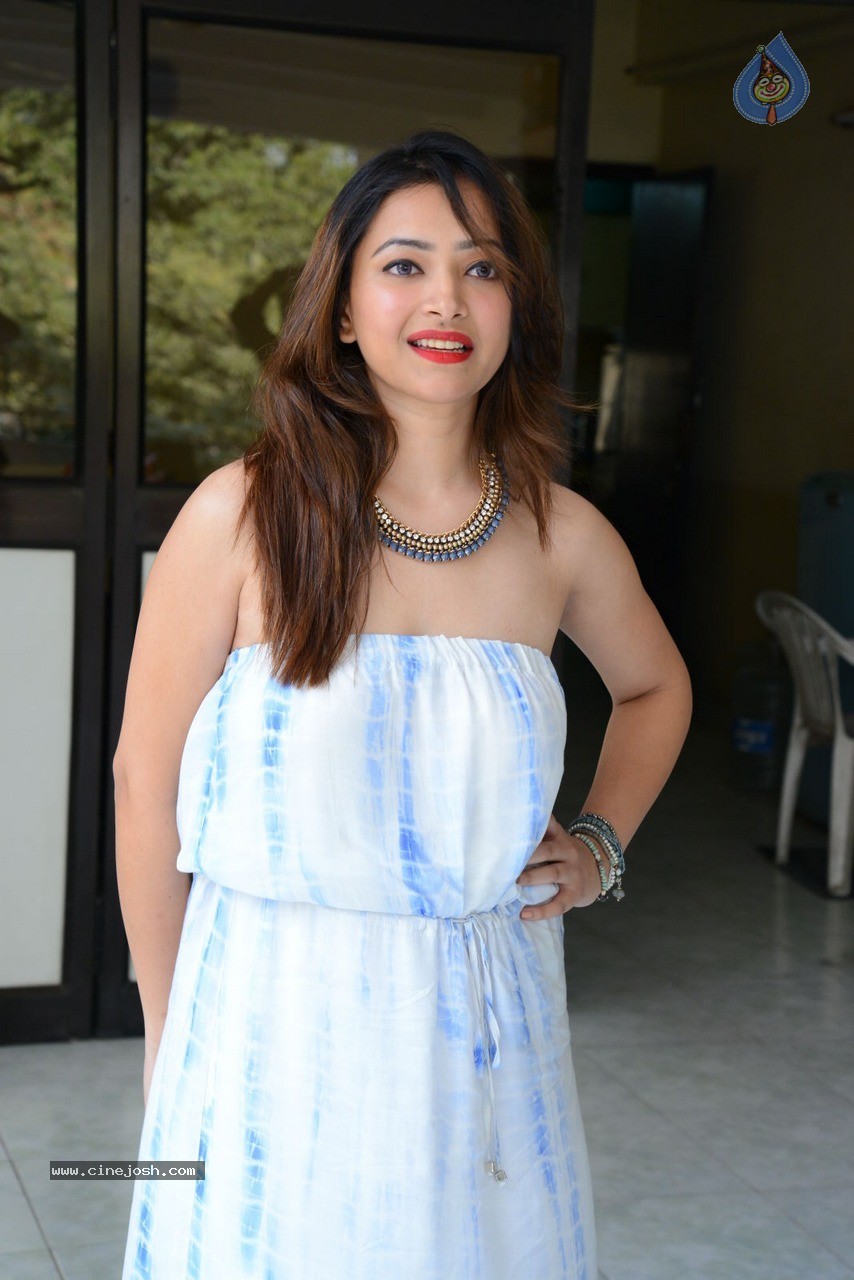 Swetha Basu Prasad Latest Photos - 48 / 49 photos