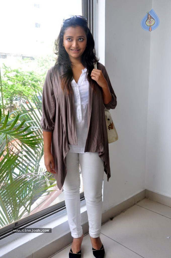 Swetha Basu Prasad Latest Stills - 15 / 40 photos