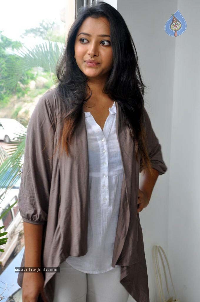 Swetha Basu Prasad Latest Stills - 38 / 40 photos
