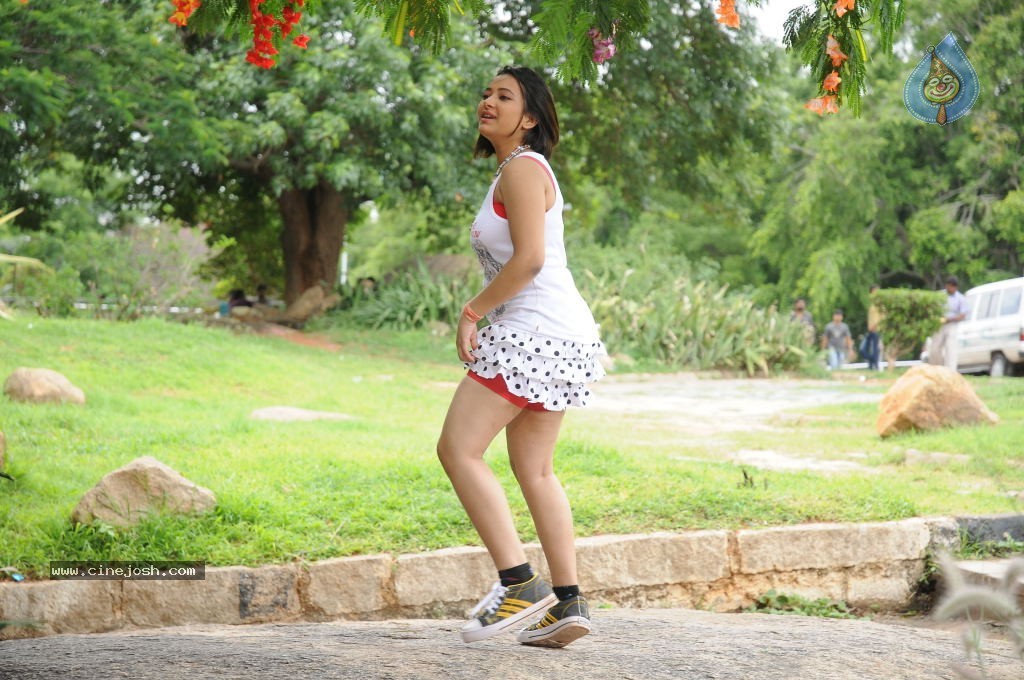 Swetha Basu Prasad New Gallery - 46 / 55 photos