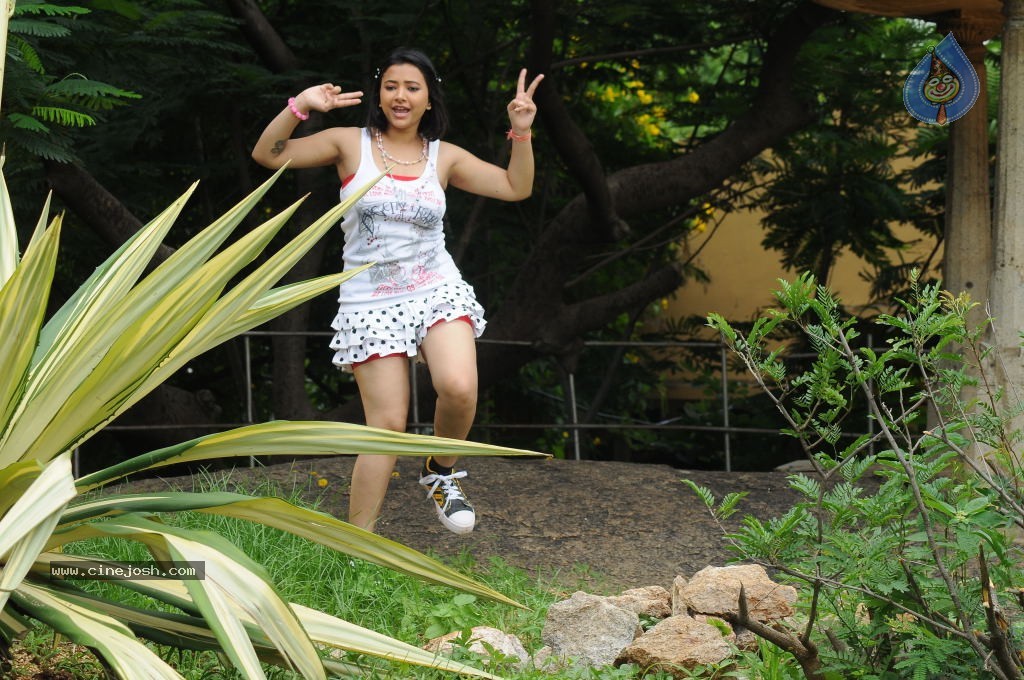Swetha Basu Prasad New Gallery - 49 / 55 photos