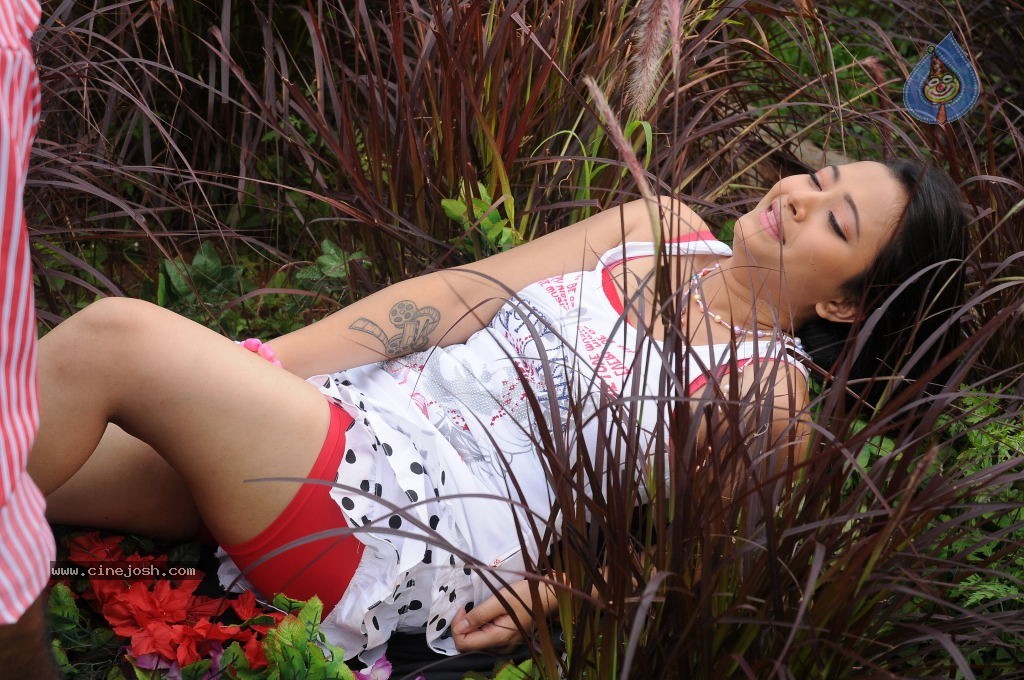 Swetha Basu Prasad New Gallery - 51 / 55 photos