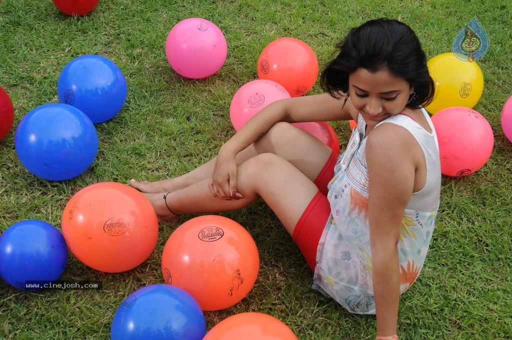 Swetha Basu Prasad New Gallery - 54 / 55 photos
