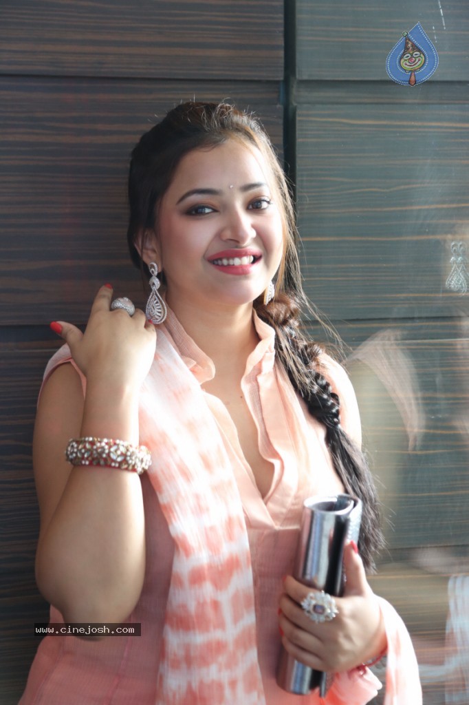 Swetha Basu Prasad New Gallery - 23 / 111 photos