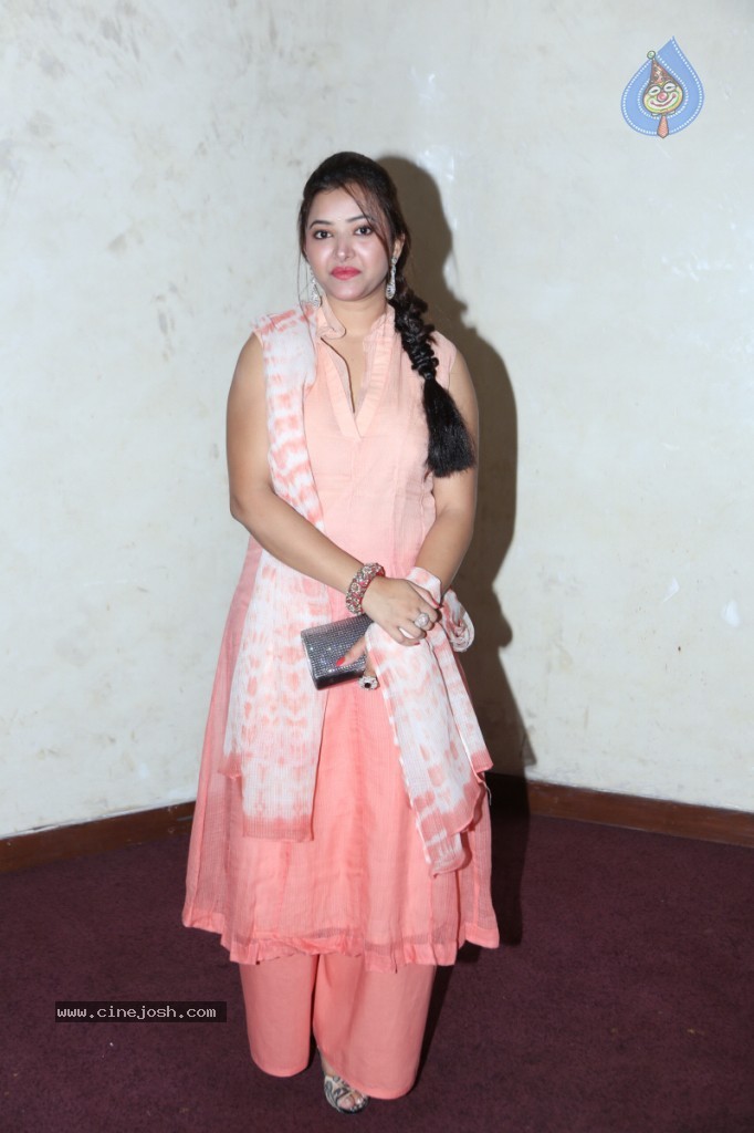 Swetha Basu Prasad New Gallery - 24 / 111 photos