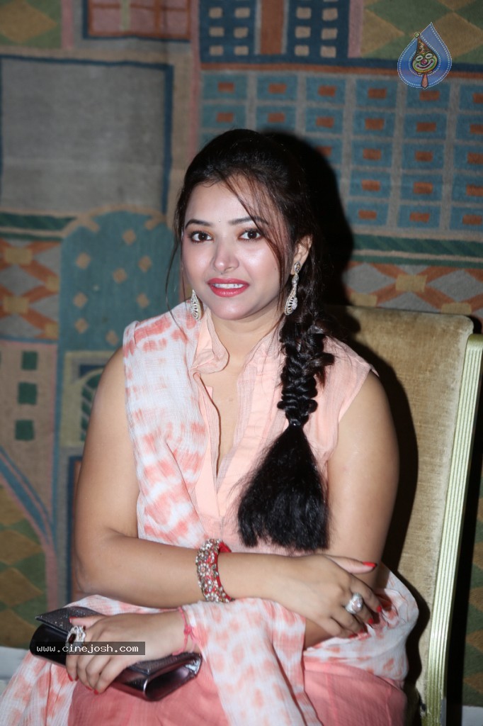Swetha Basu Prasad New Gallery - 27 / 111 photos