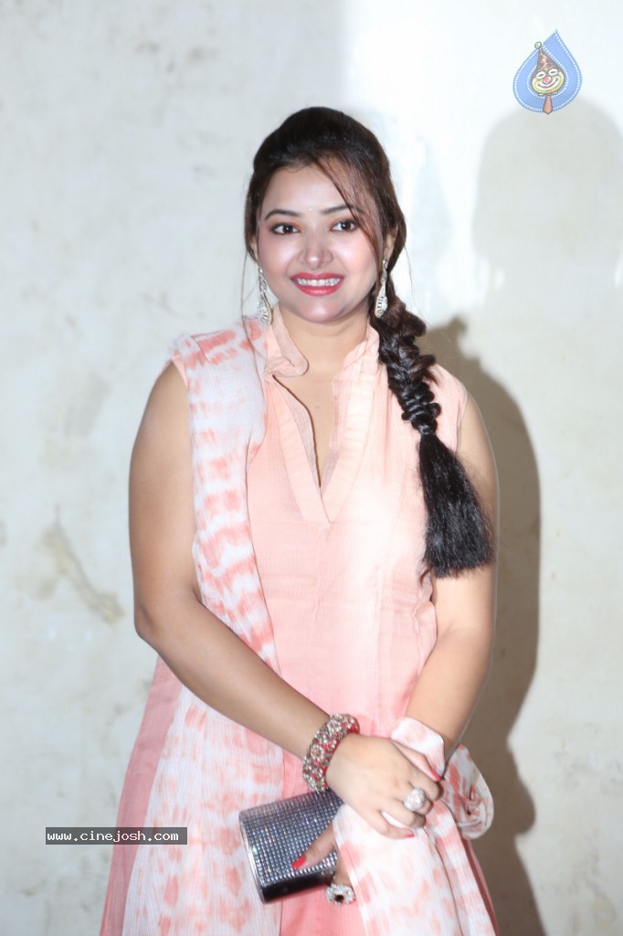 Swetha Basu Prasad New Gallery - 30 / 111 photos