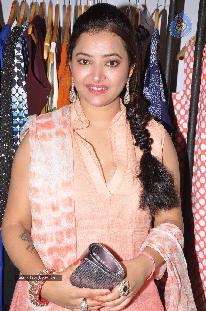 Swetha Basu Prasad New Gallery - 43 / 111 photos