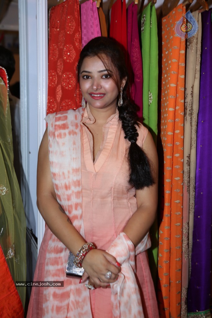Swetha Basu Prasad New Gallery - 57 / 111 photos