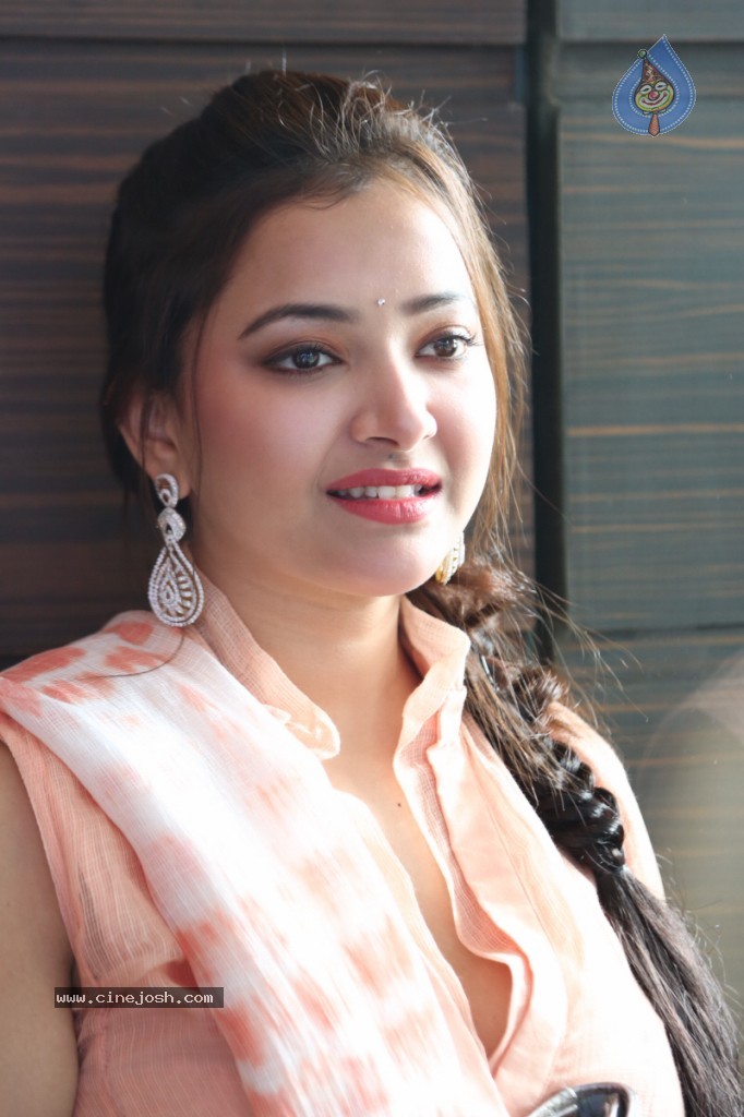 Swetha Basu Prasad New Gallery - 62 / 111 photos