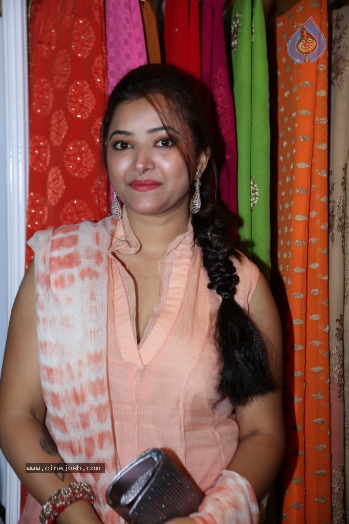 Swetha Basu Prasad New Gallery - 75 / 111 photos
