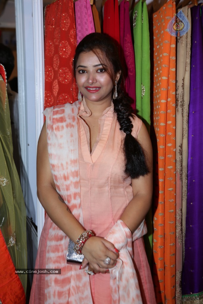 Swetha Basu Prasad New Gallery - 83 / 111 photos