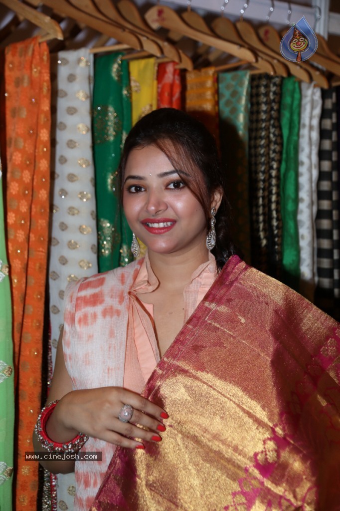 Swetha Basu Prasad New Gallery - 93 / 111 photos