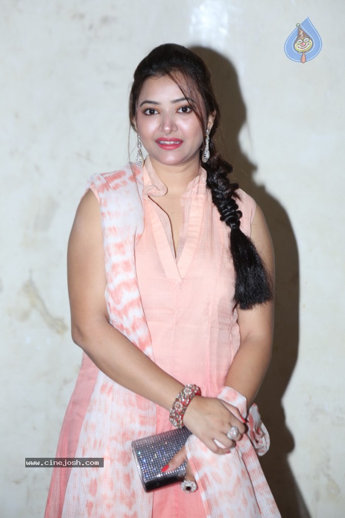 Swetha Basu Prasad New Gallery - 103 / 111 photos