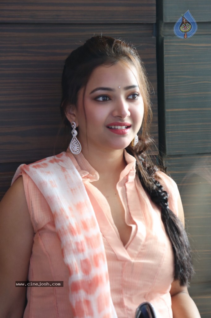 Swetha Basu Prasad New Gallery - 106 / 111 photos