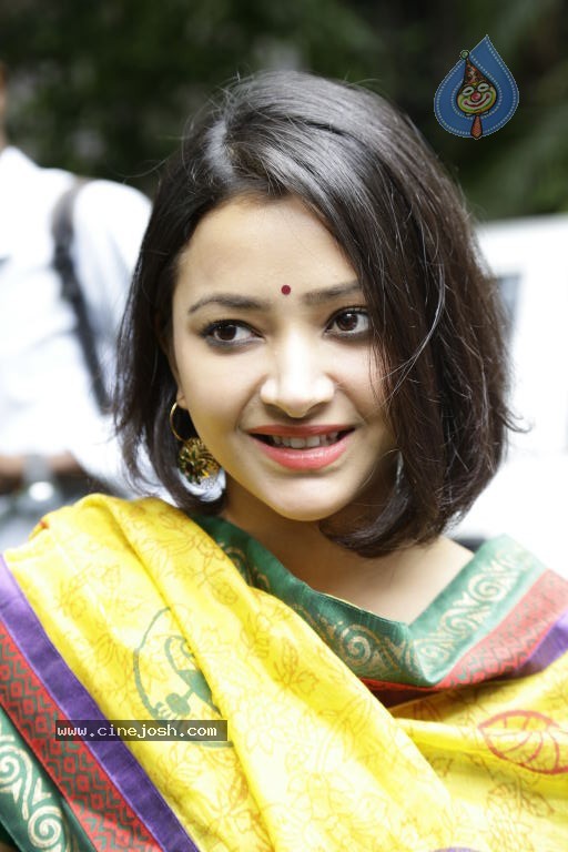 Swetha Basu Prasad Stills - 20 / 39 photos