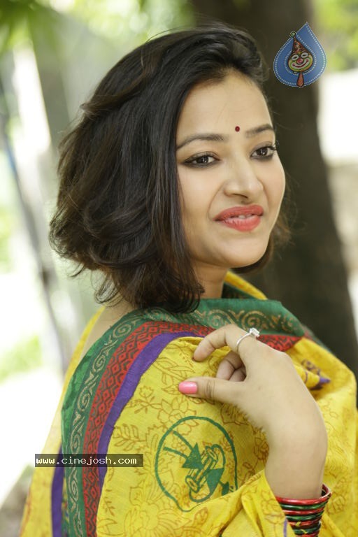 Swetha Basu Prasad Stills - 23 / 39 photos
