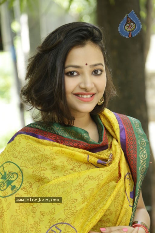 Swetha Basu Prasad Stills - 27 / 39 photos