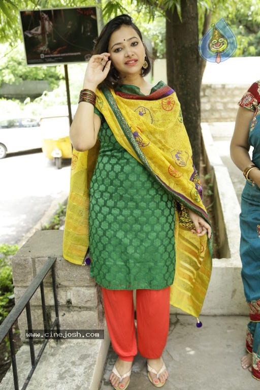 Swetha Basu Prasad Stills - 32 / 39 photos
