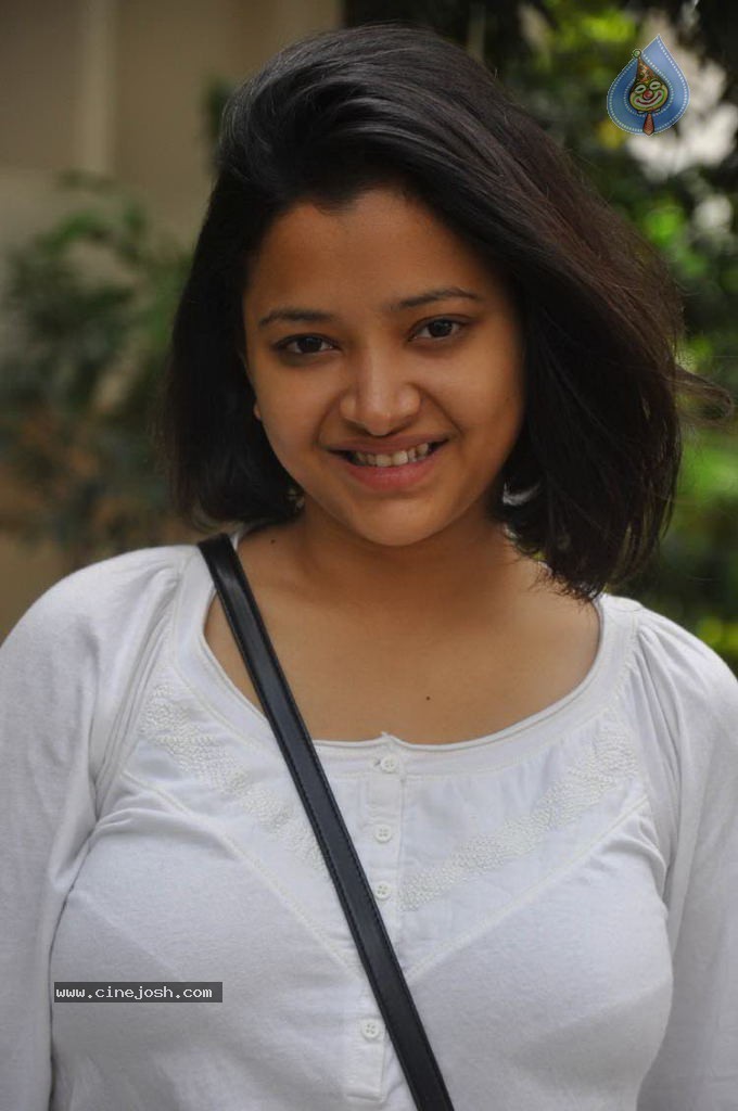 Swetha Basu Prasad Stills - 36 / 55 photos