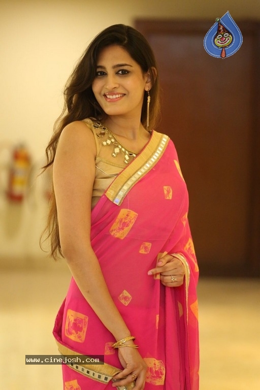 Swetha Jadav Latest Photos - 14 / 21 photos