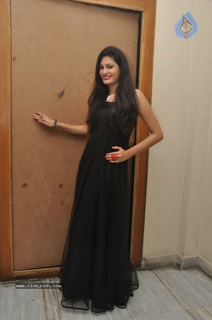 Swetha Jadav Stills - 15 / 33 photos