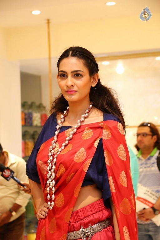 Swetha Jadhav at LFW Event - 8 / 22 photos