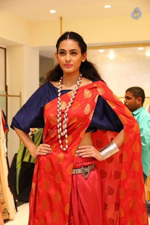 Swetha Jadhav at LFW Event - 9 / 22 photos