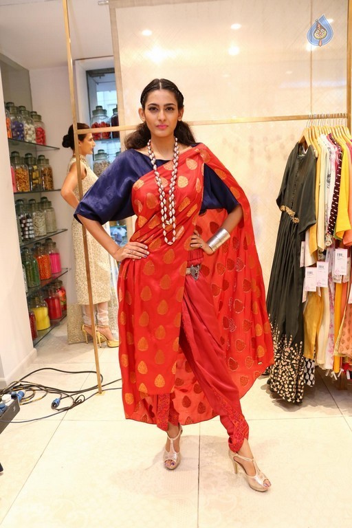 Swetha Jadhav at LFW Event - 10 / 22 photos