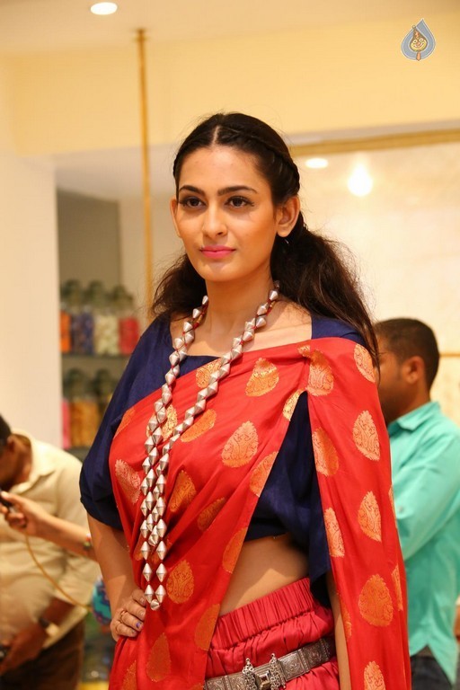 Swetha Jadhav at LFW Event - 13 / 22 photos