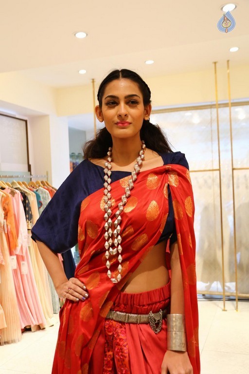 Swetha Jadhav at LFW Event - 18 / 22 photos