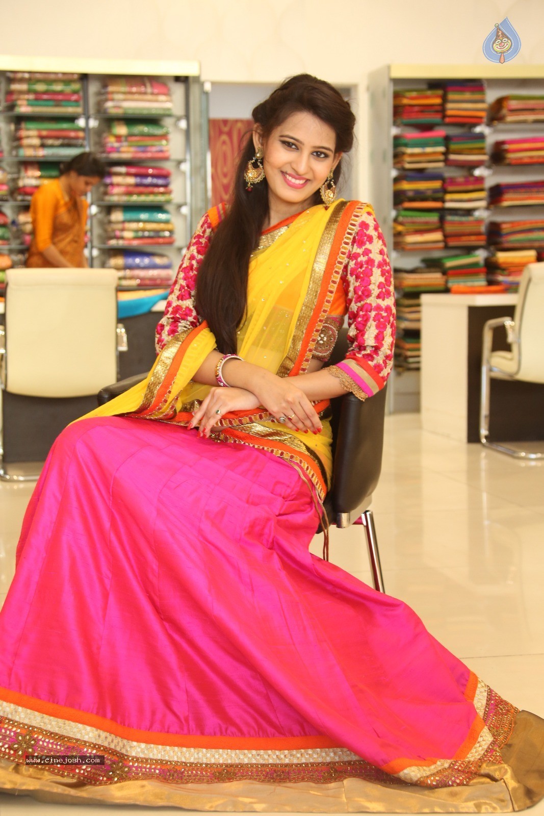 Swetha Jadhav Gallery - 10 / 60 photos