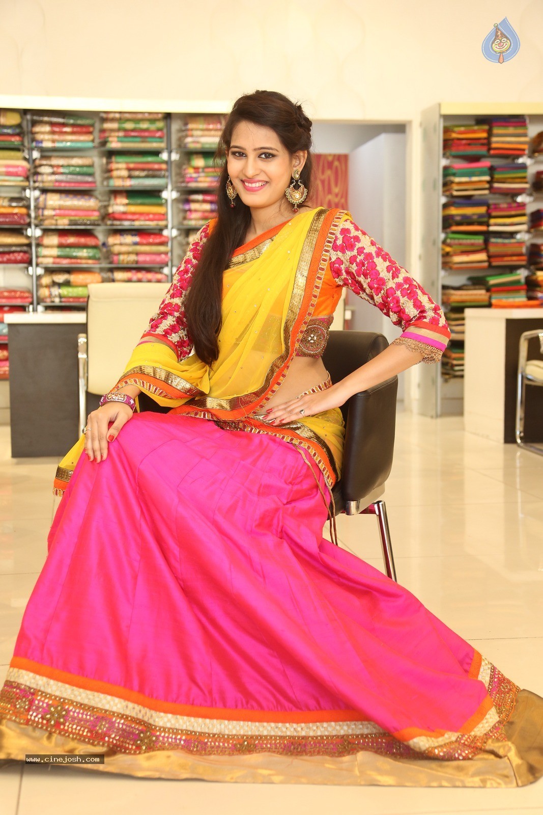 Swetha Jadhav Gallery - 39 / 60 photos