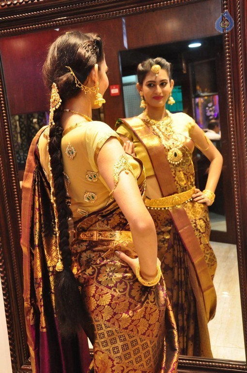 Swetha Jadhav Latest Gallery  - 13 / 34 photos