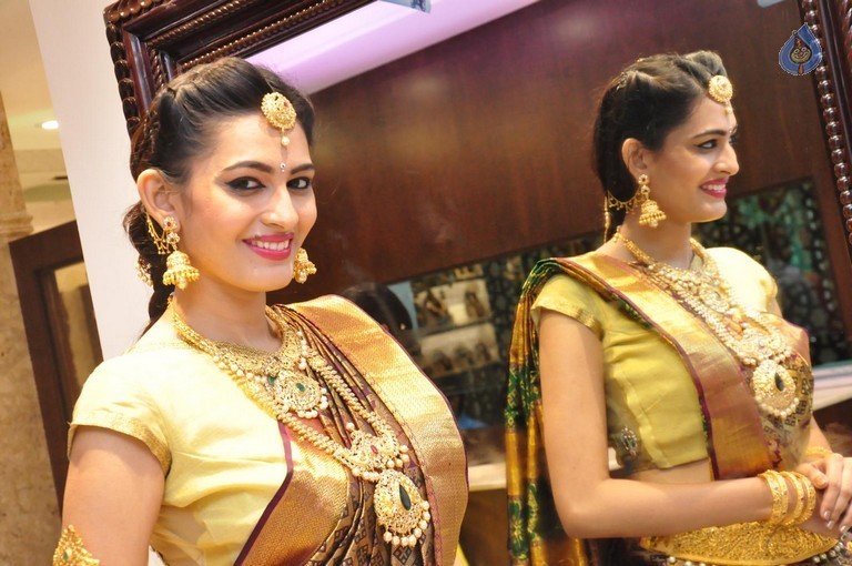 Swetha Jadhav Latest Gallery  - 18 / 34 photos