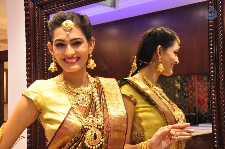 Swetha Jadhav Latest Gallery  - 27 / 34 photos