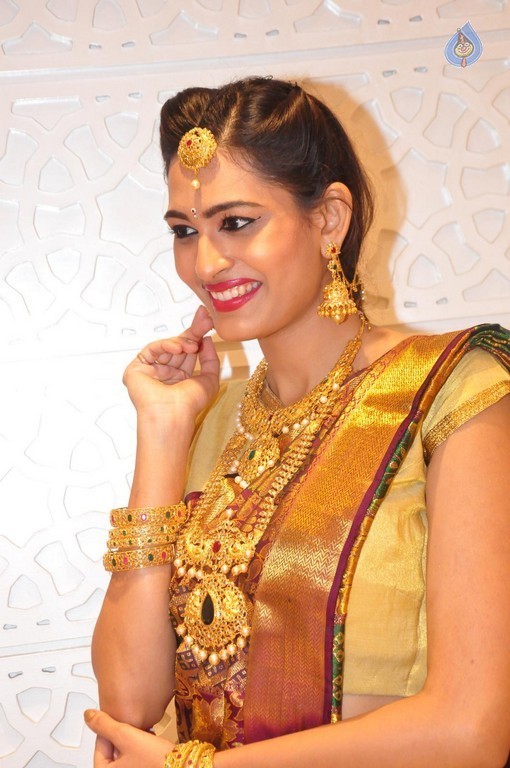 Swetha Jadhav Latest Gallery  - 29 / 34 photos